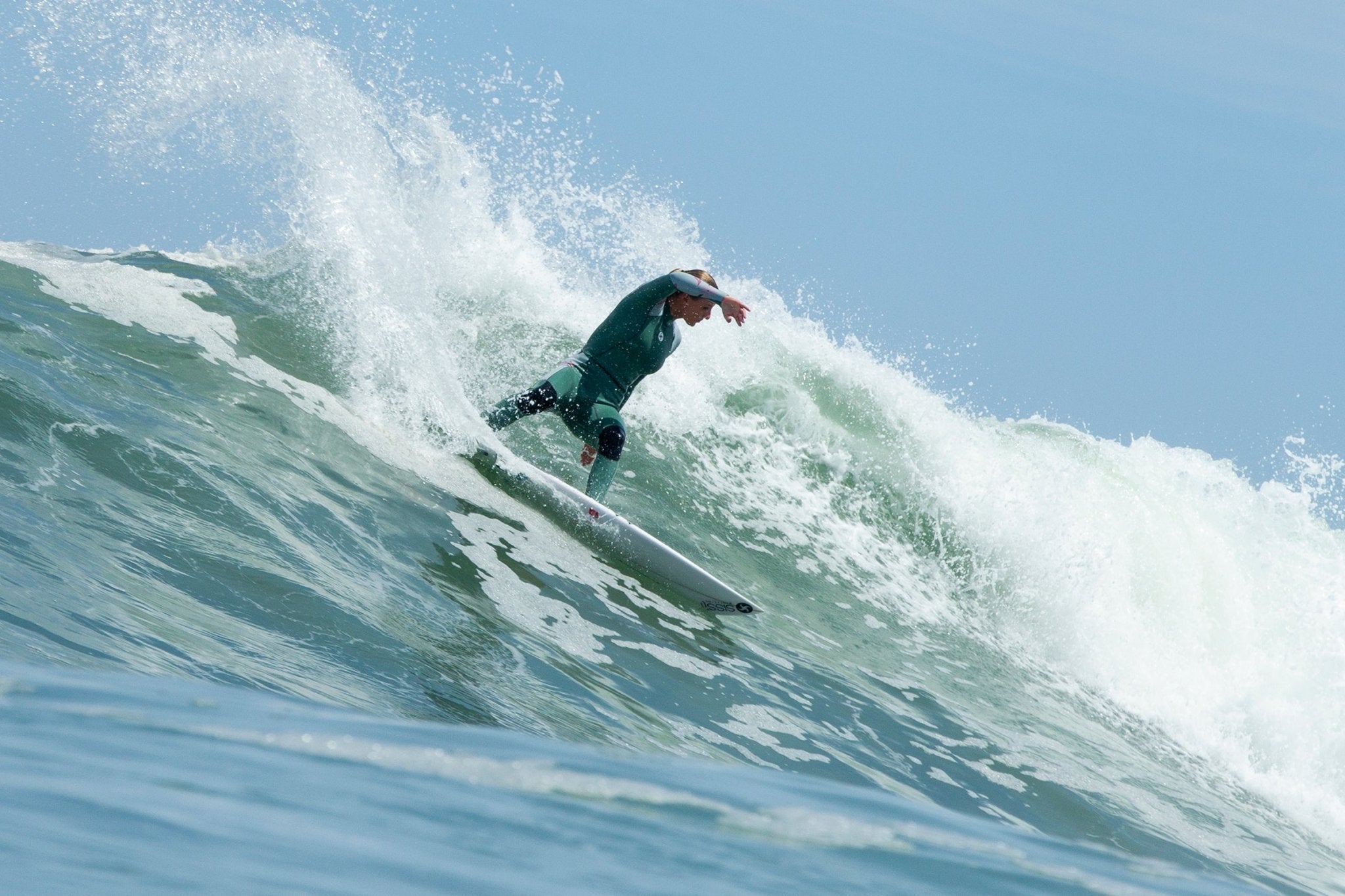 LAKEY PETERSON - Sisstrevolution
