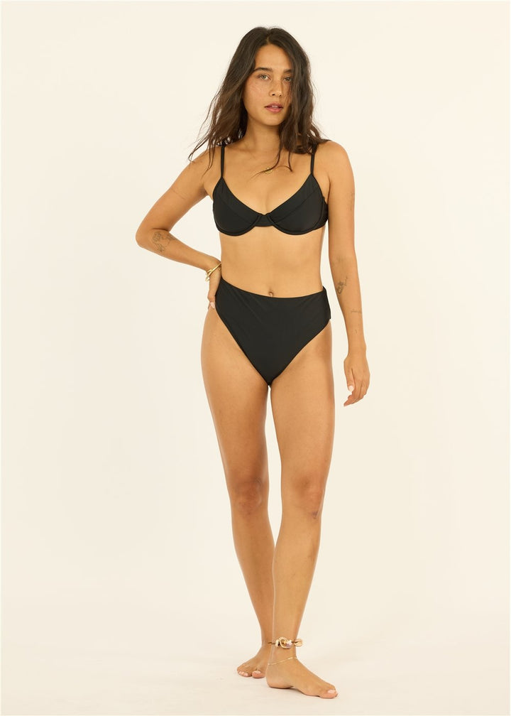 Seeker Solid Underwire Top Swim Top